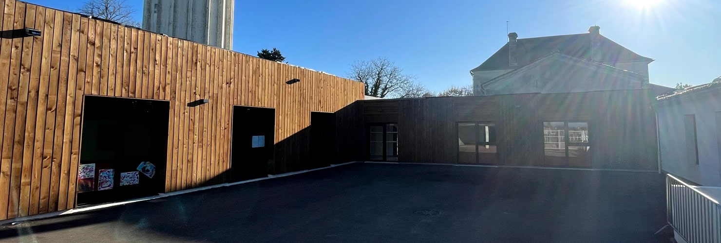 rrestauration bardage bois école village st jean d'angely 17 restauration bardage bois école village st jean d'angely 17