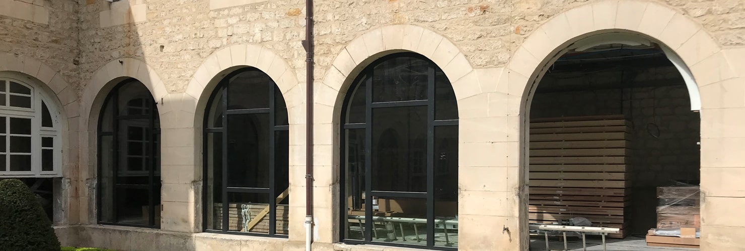 pose menuiserie cintrée aluminium cloitre 17100 saintes