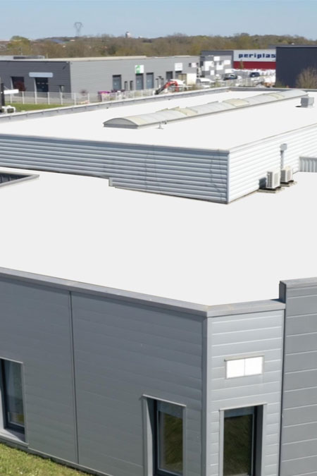 pose peinture thermique sur toiture bâtiment industriel