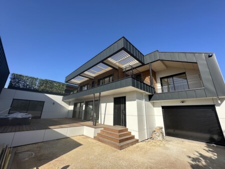 construction maison contemporaine bardage bois acier isolation extérieure La Rochelle