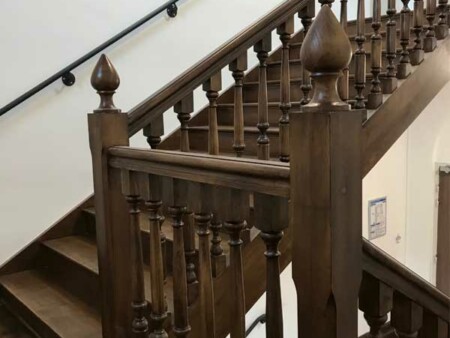 fabrication marche palier escalier hêtre diocèse saintes