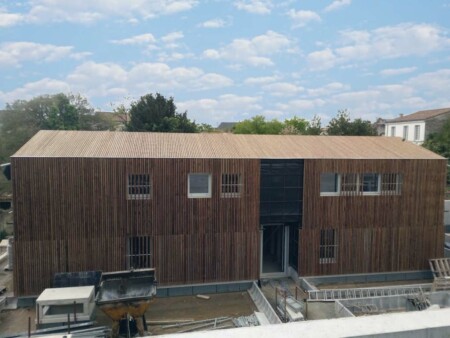 façade bardage bois bâtiment communal Jonzac