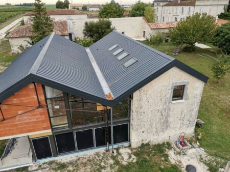 maison charentaise renovation toit zinc