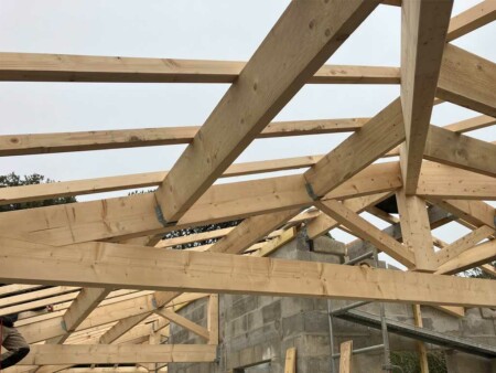 pose charpente bois poutre solive maison neuve charente maritime