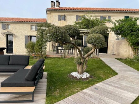 amenagement jardin terrasse passage bois maison charentaise proche saintes