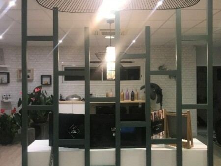 cloison separative bois agencement salon zen coiffure Gemozac