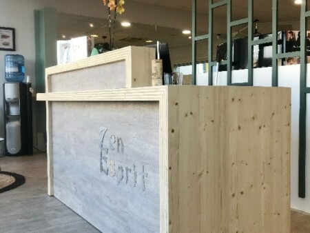 fabrication comptoir bois salon zen coiffure Gemozac