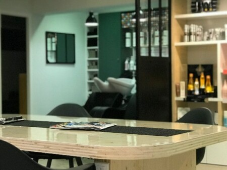 pose mobilier agencement salon zen coiffure Gemozac