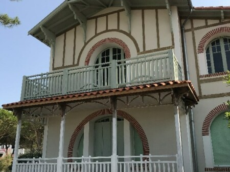 pose balcon bois style 1900 Saint palais sur mer 17420