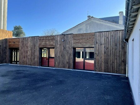 batiment scolaire facade bois 17