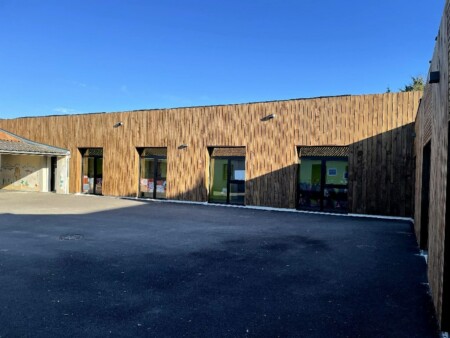 facade bois cour d 'ecole maternelle saintonge berneuil