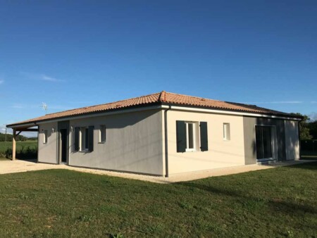 constructeur maison mob avec enduit facade