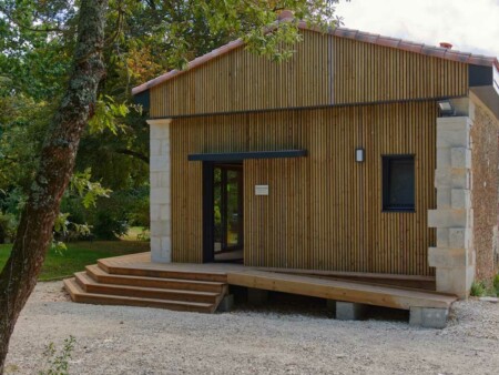 cabinet privé charente maritime facade bardage bois terrasse ipe