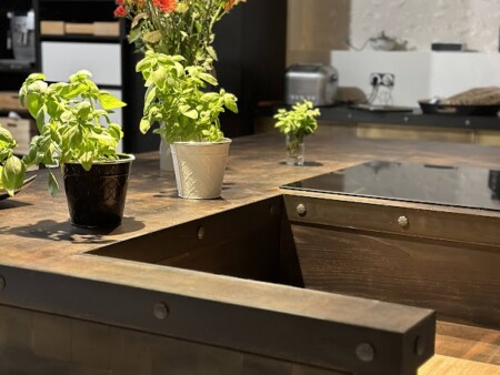 fabrication îlot central cuisine détail ferronnerie bois métal