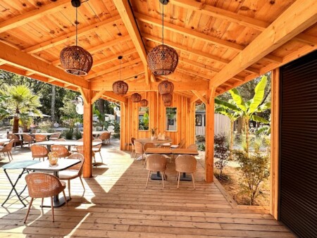 fabrication préau bois restaurant extérieur camping Yukadi la Palmyre 17570