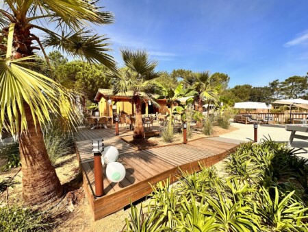 fabrication rampe accès bois terrasse camping Yukadi la Palmyre