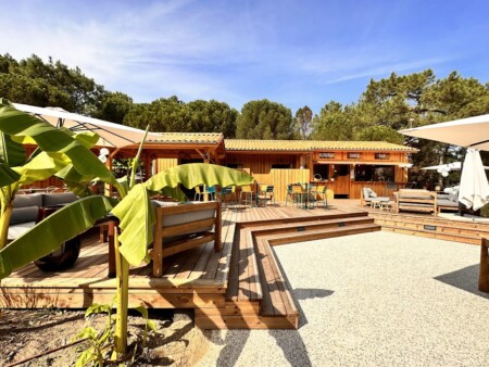 habillage bois terrasse espace restaurant camping Yukadi la Palmyre 17