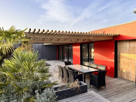 pose terrasse bois, préau, bardage maison contemporaine Charente maritime 17