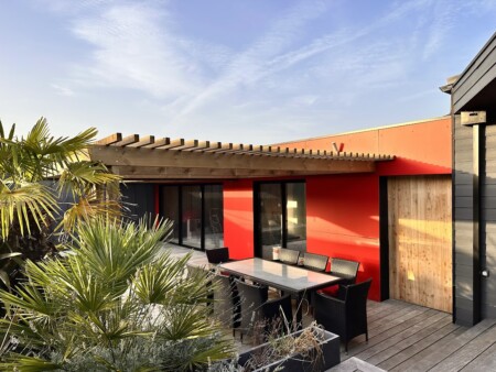 pose terrasse bois préau bardage maison contemporaine Charente maritime