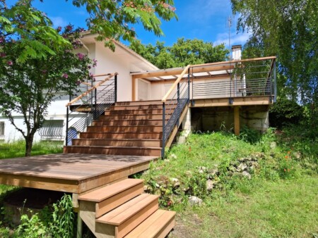 aménagement terrasse escalier bois ip maison 1970 saintes