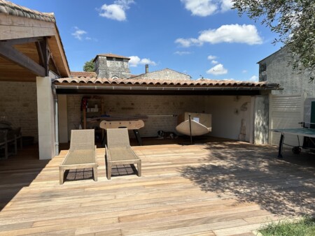 pose terrasse bois préau maison saintongeaise