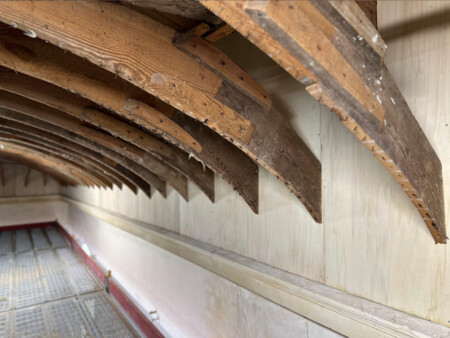 détail arc charpente temple Gémozac